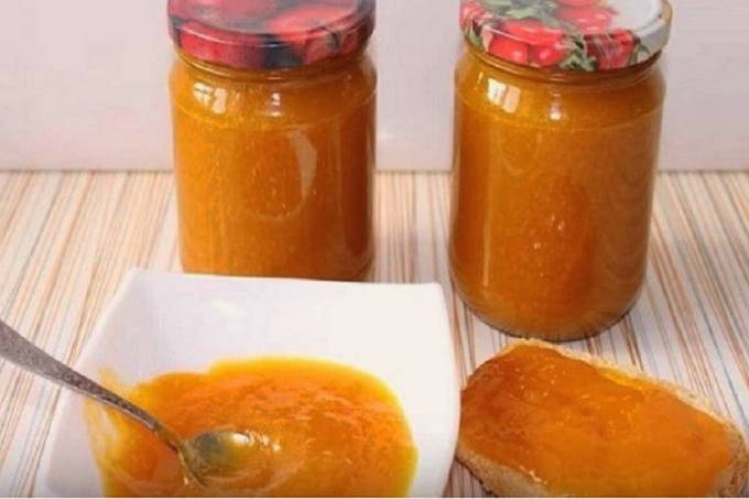 Apricot jelly with gelatin for the winter