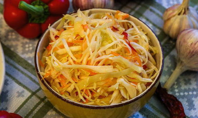 Provencal cabbage with instant garlic