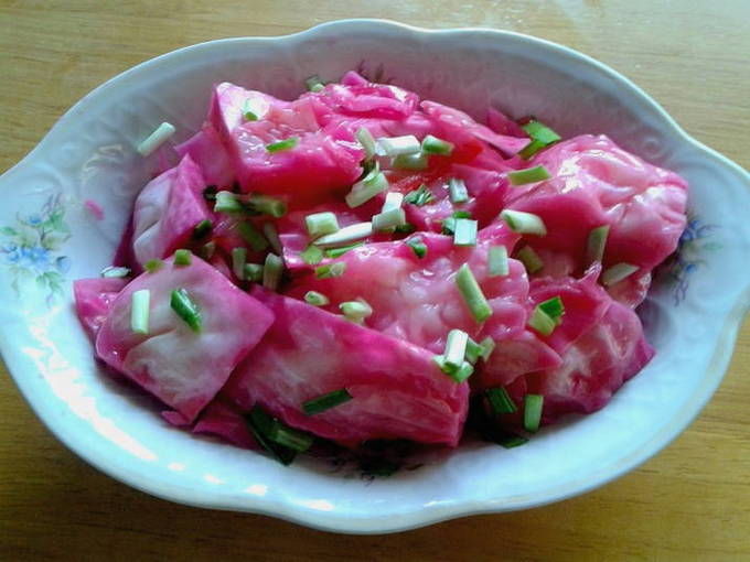 Fast food pickled cabbage with beets