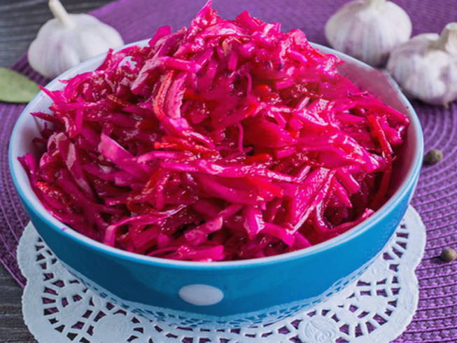 Pickled cabbage with beets, garlic and instant vinegar