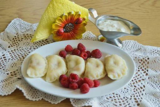 Dumplings with raspberries in milk