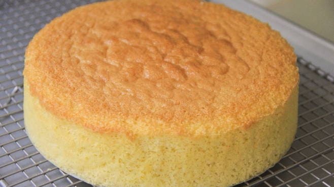 Sponge cake in a saucepan