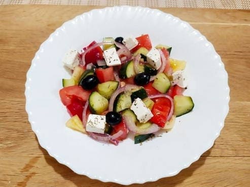 Greek salad with lemon dressing