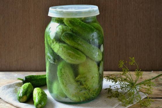 Pickled cucumbers without rolling