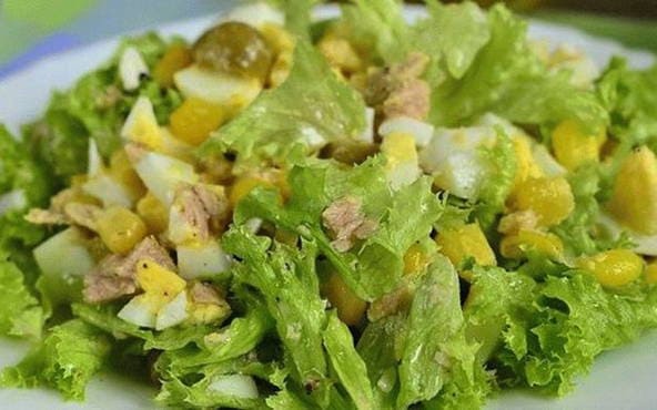 Salad with tuna and Chinese cabbage and corn and egg